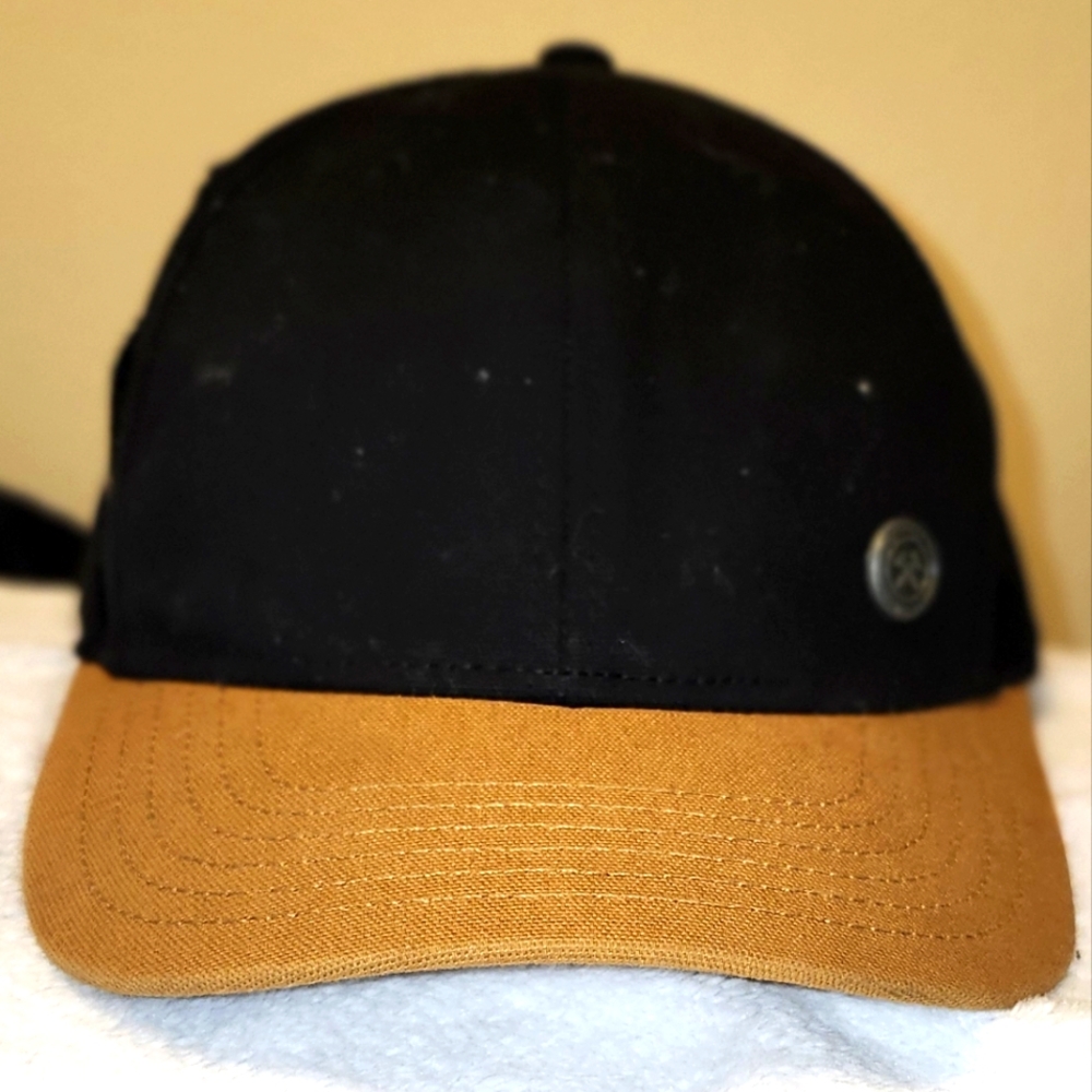George Sport Baseball Cap Structured Curved Brim Metal Logo Black/Tan NWOT (D25)